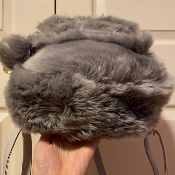 Faux fur backpack with fur ears - Picture 5 of 9